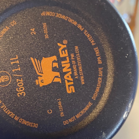 Stanley Black and Gray Insulated Bottles - Picture 6 of 8